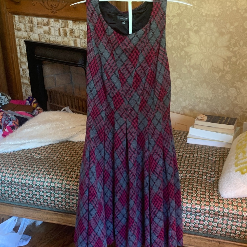 Nine West cotton/poly/rayon blend pleated dress. Worn twice‎
